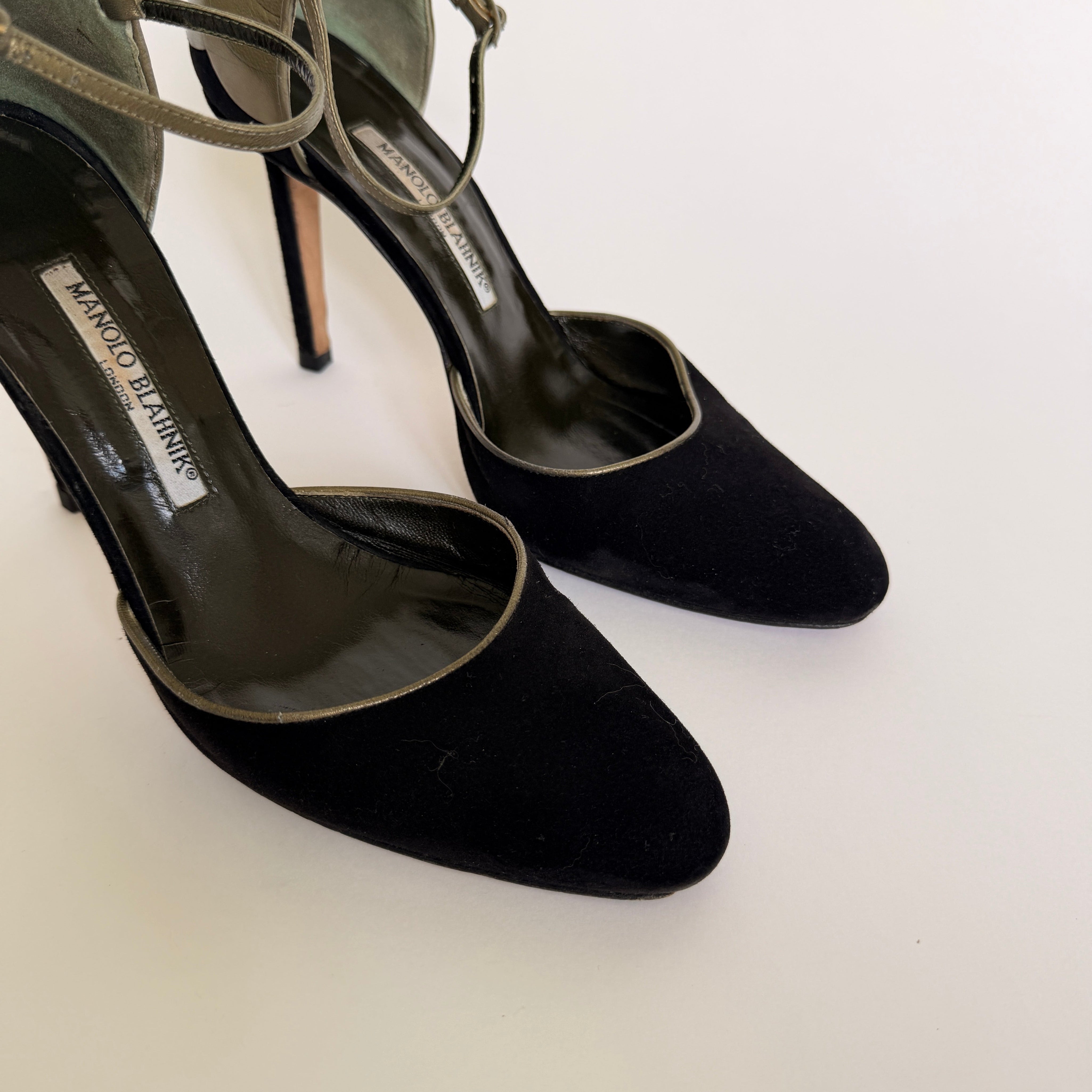 Manolo Blahnik Black Suede Ankle Strap Pumps - EU 39.5 / US 8.5