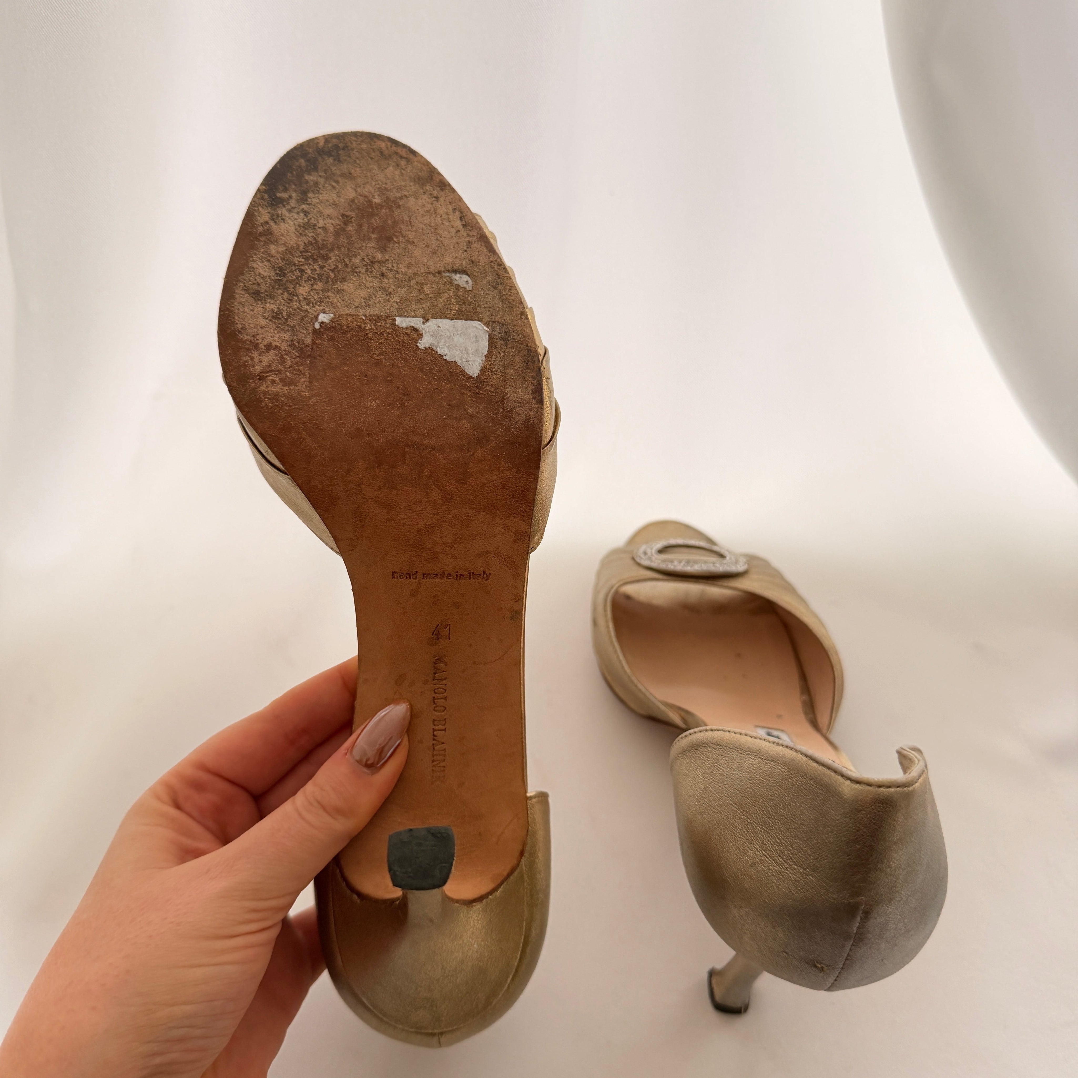 Manolo Blahnik Sedaraby Crystal d'Orsay Heels - Gold - 41