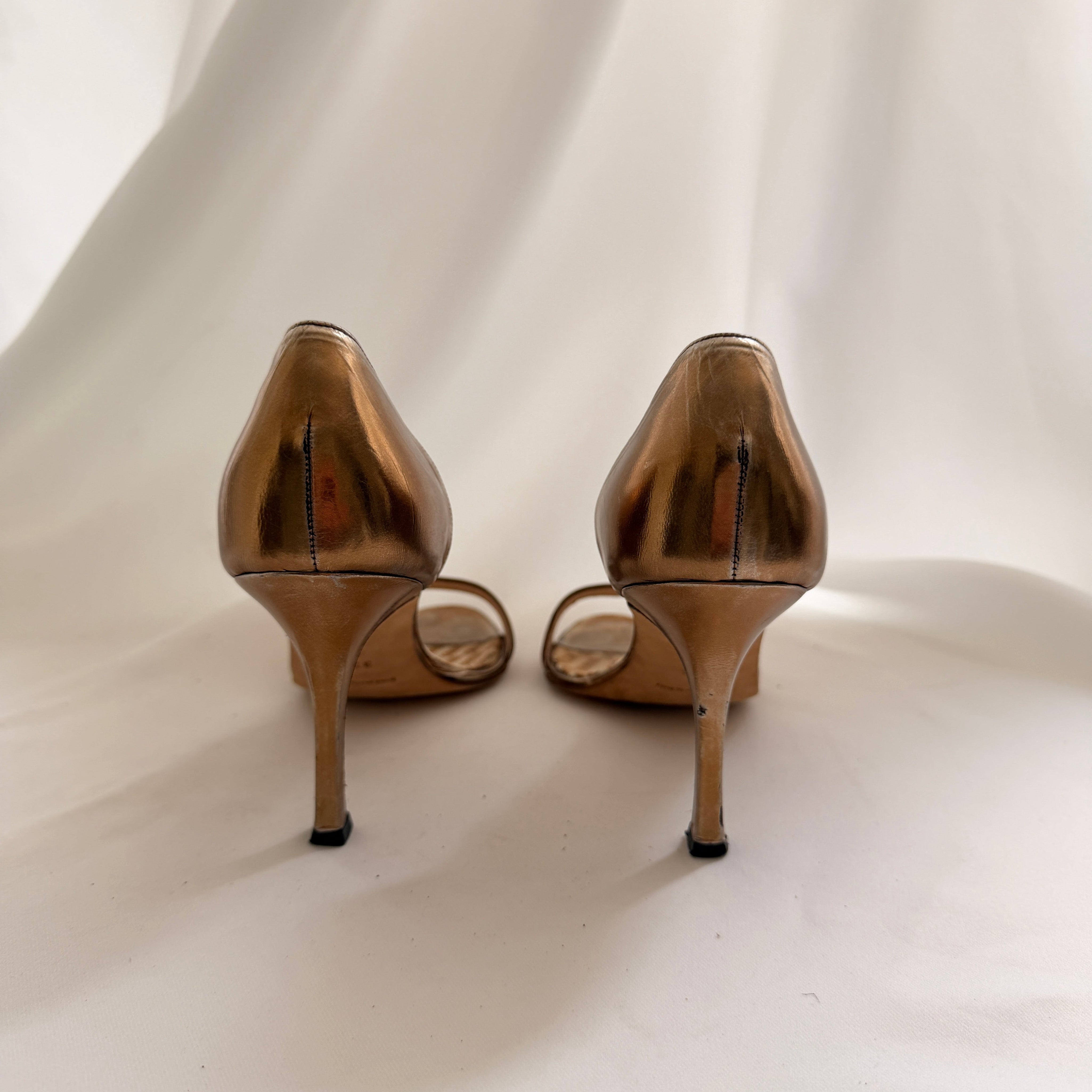 Manolo Bahnik Bronze Leather D'orsay Pumps (37.5)