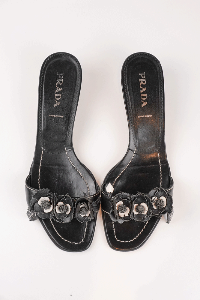 Prada 2000s Black Flowers Mules – Sourced by Scottie