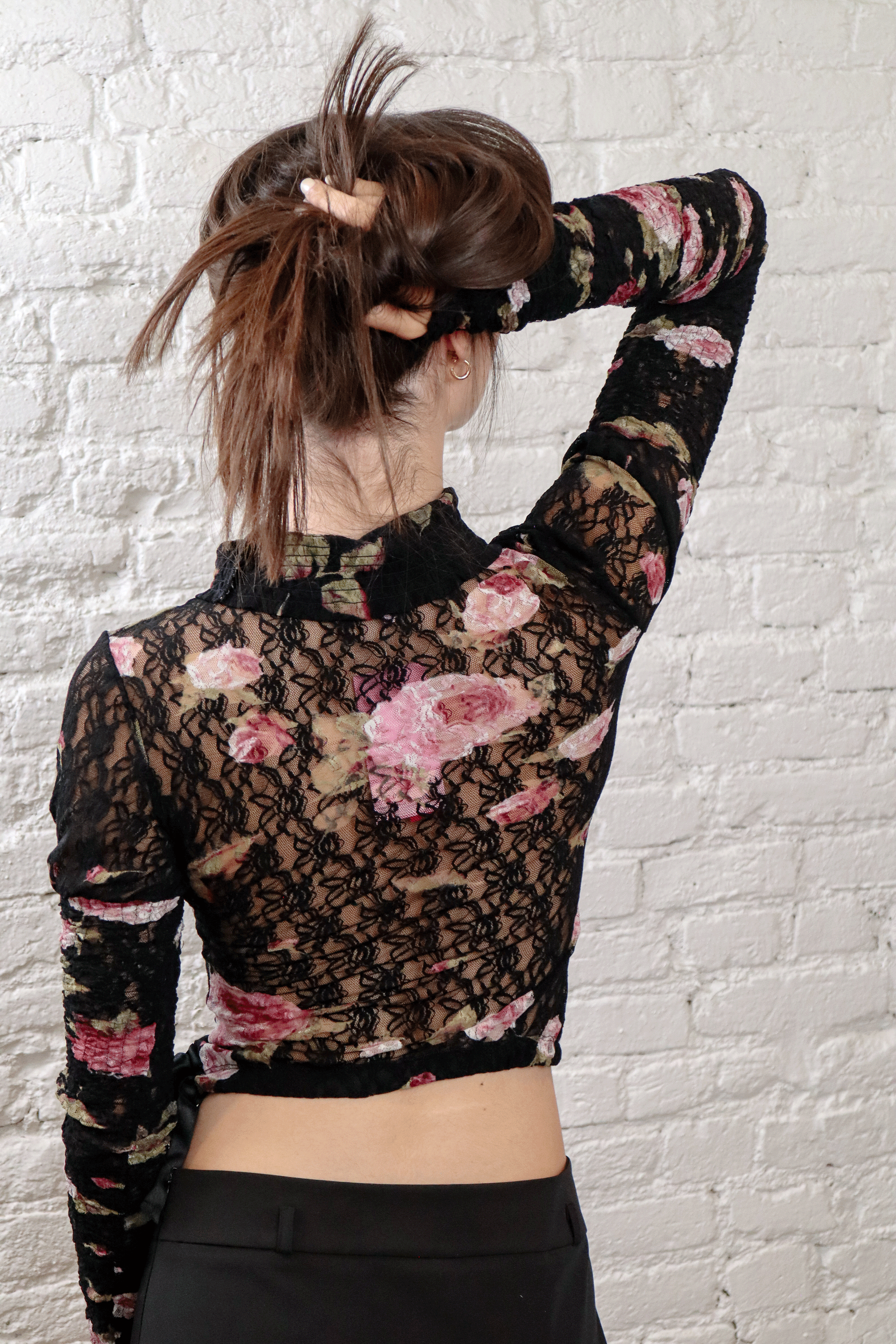 Voyage Passion 90s Black Lace Top Pink Roses