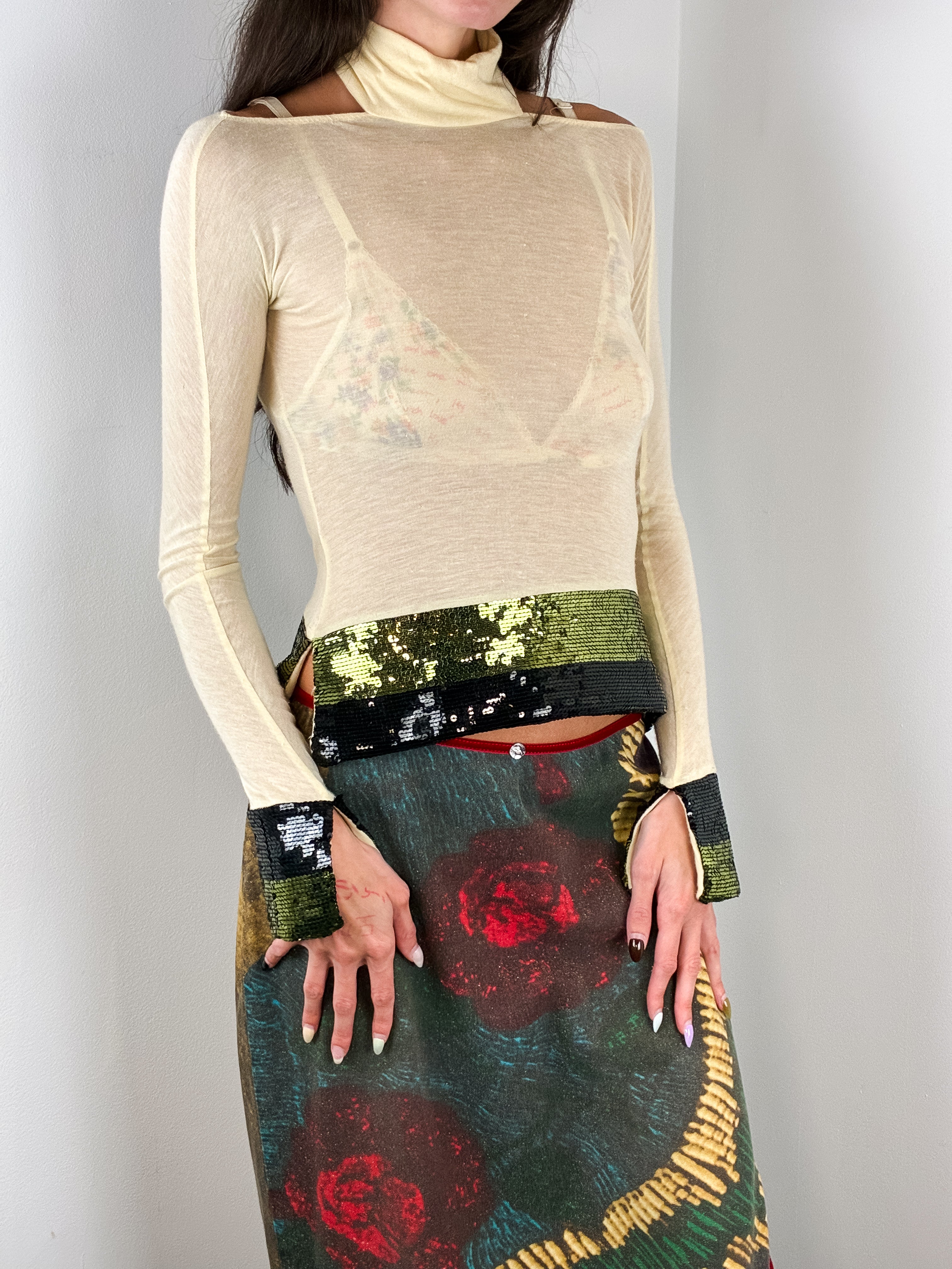 Voyage 2000s Cream Sequin-Trim Cut-Out Shoulder Turtleneck - XS