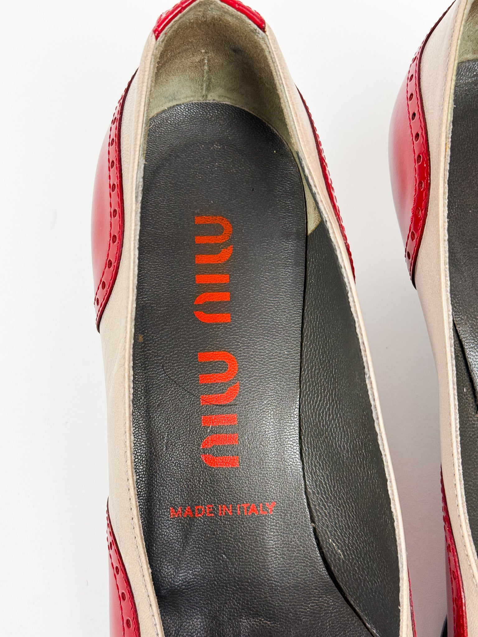 Miu Miu 2000s Red Cream Two-Tone Brogue Kitten Heel Pumps - EU 36