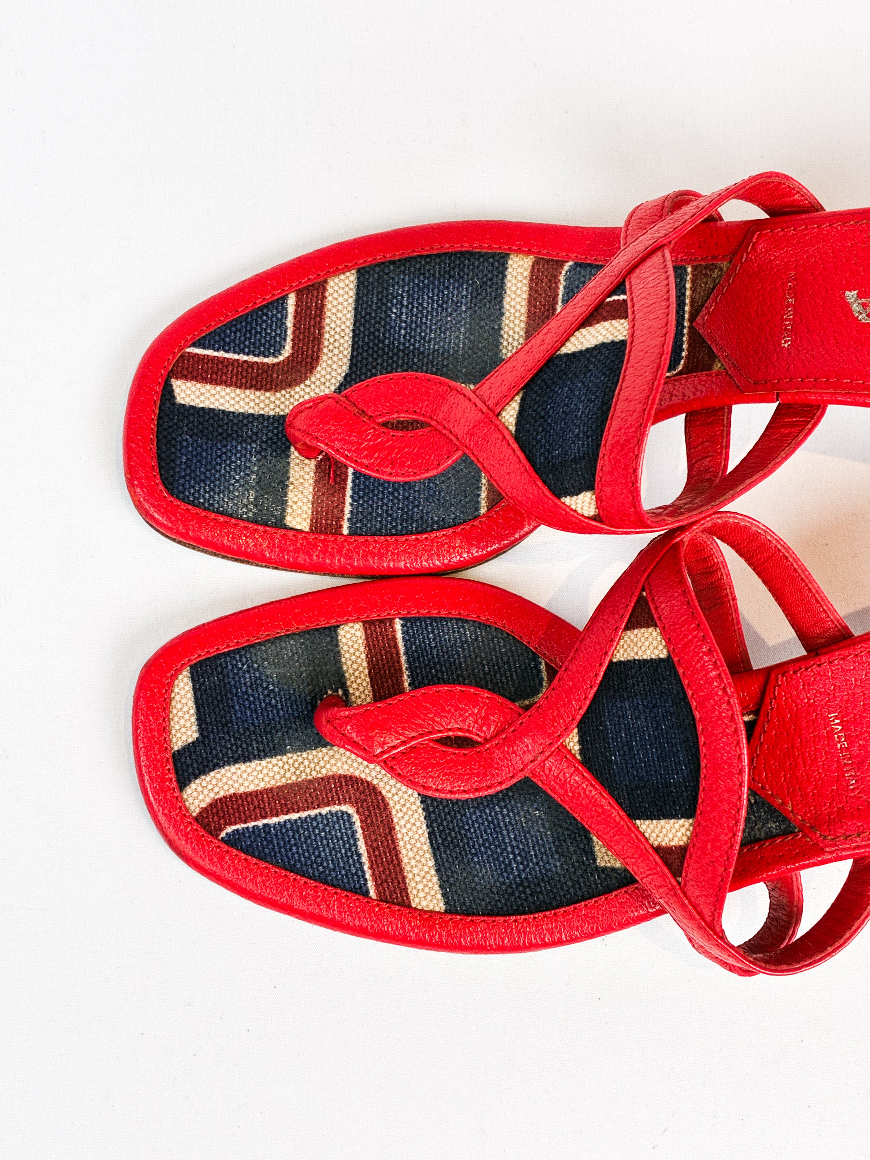 Prada 2000s Red Leather Geometric Print Thong Kitten Heel Sandals - EU 37