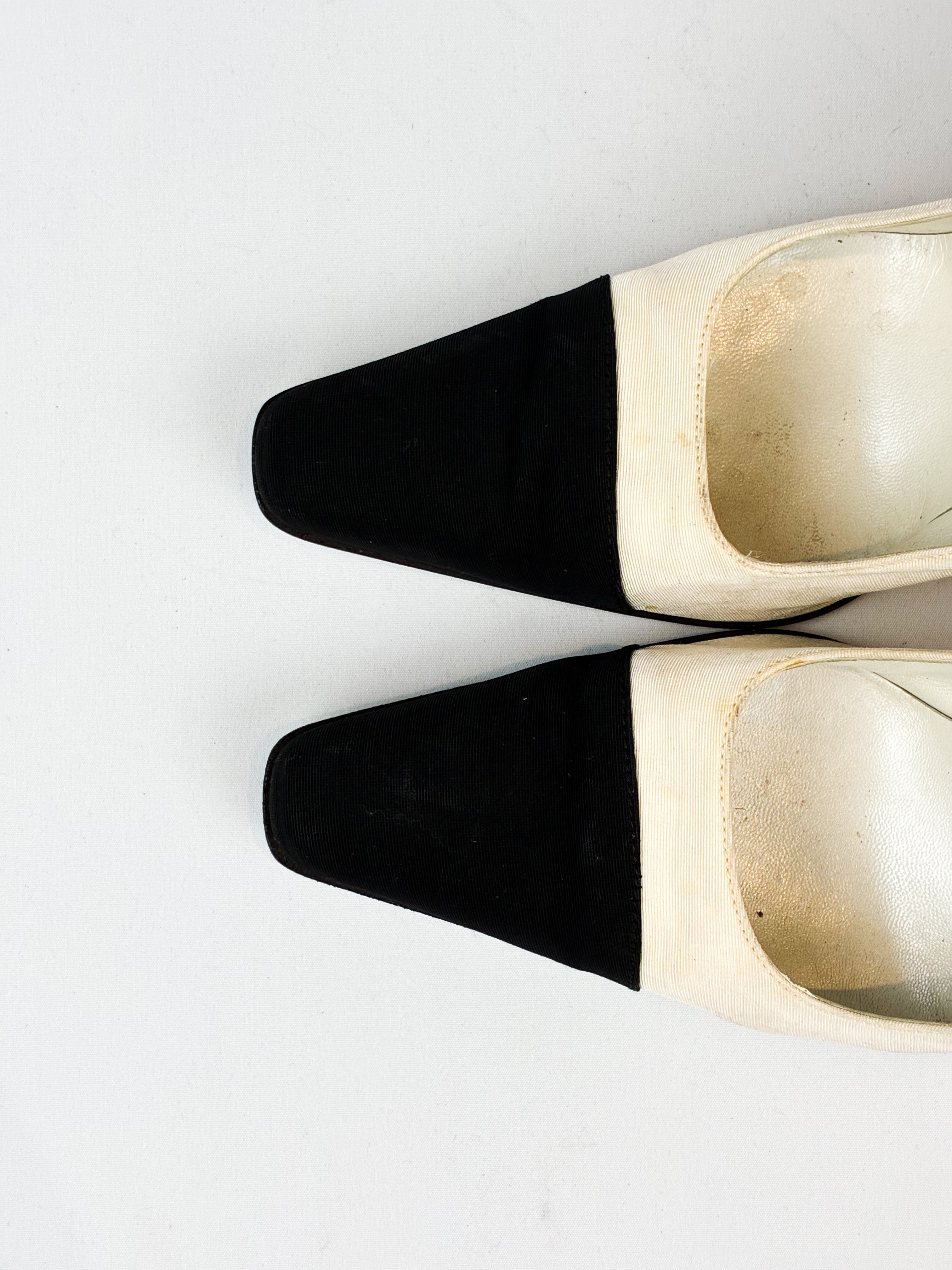 Moschino “I <3 Heels” Statement Pumps - 38