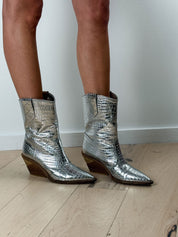 Fendi Fall 2018 Limited Edition Silver Cowboy Boots