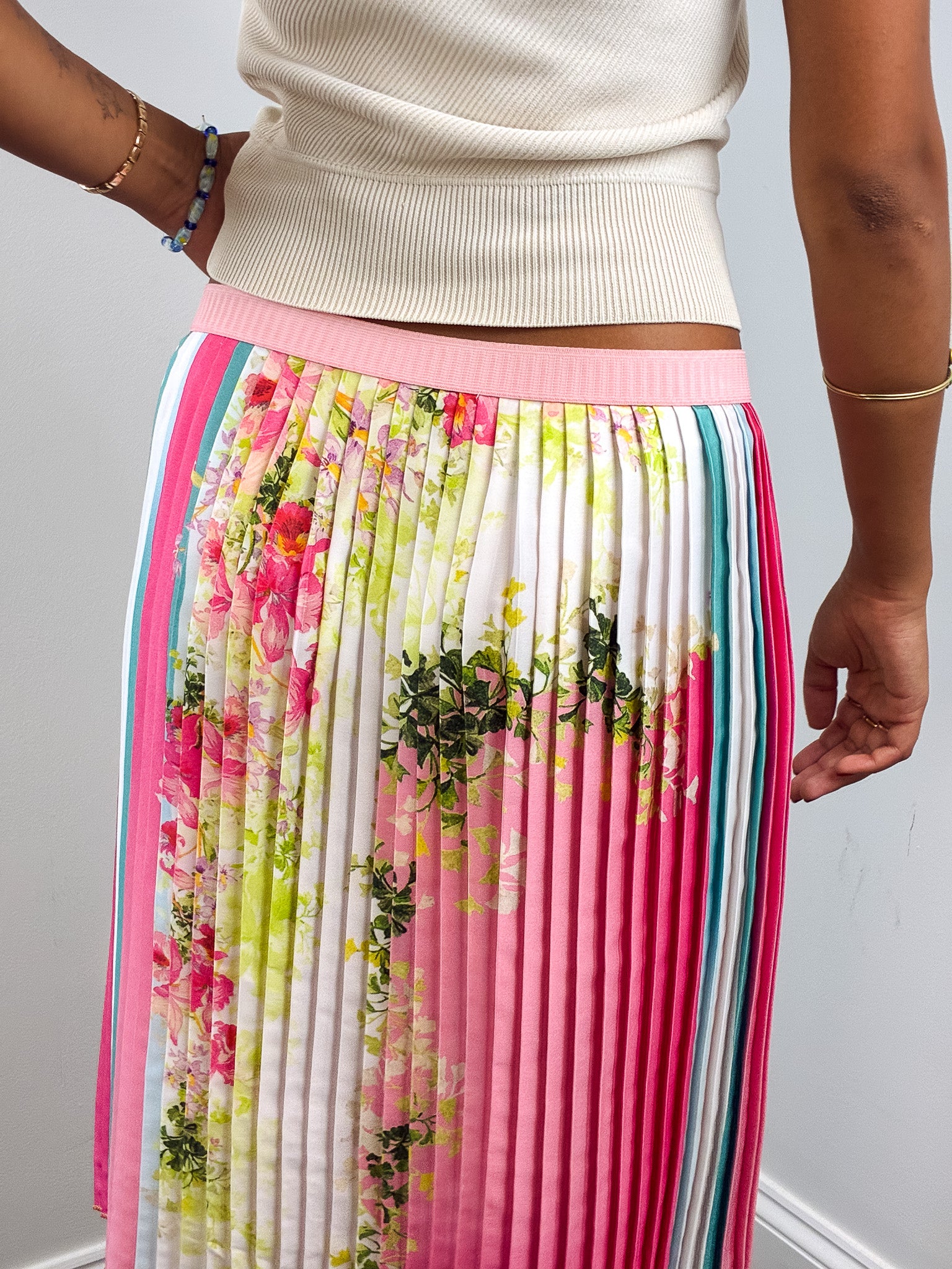 VDP Club 2000s Pink Floral and Stripe Pleated Chiffon Skirt - S