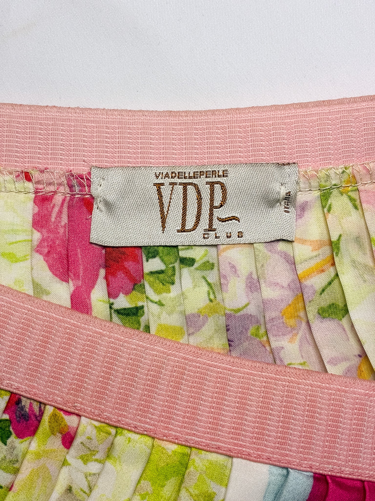VDP Club 2000s Pink Floral and Stripe Pleated Chiffon Skirt - S