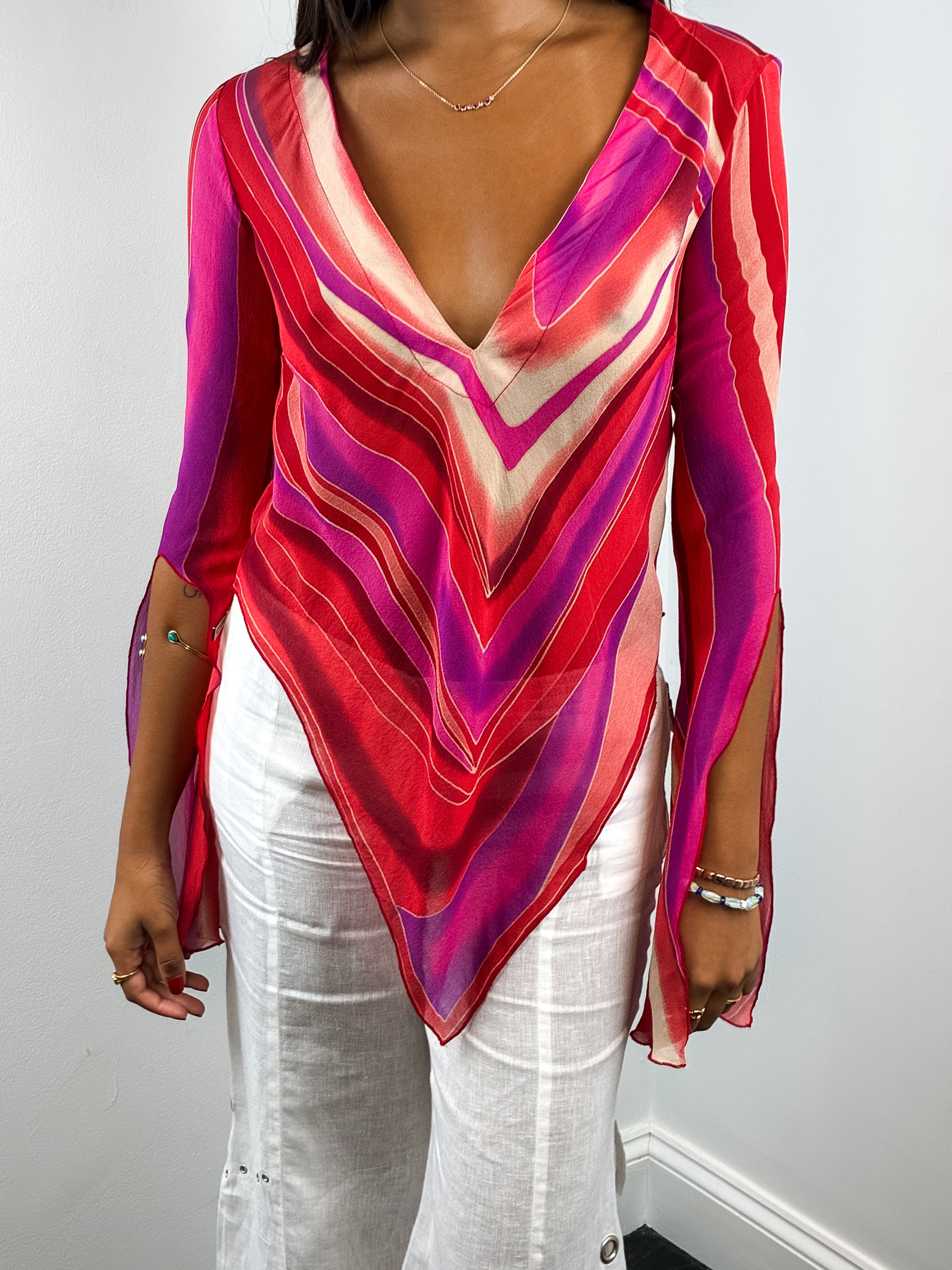 Celyn b. 2000s Pink Chevron Print Silk Handkerchief Hem Blouse - M