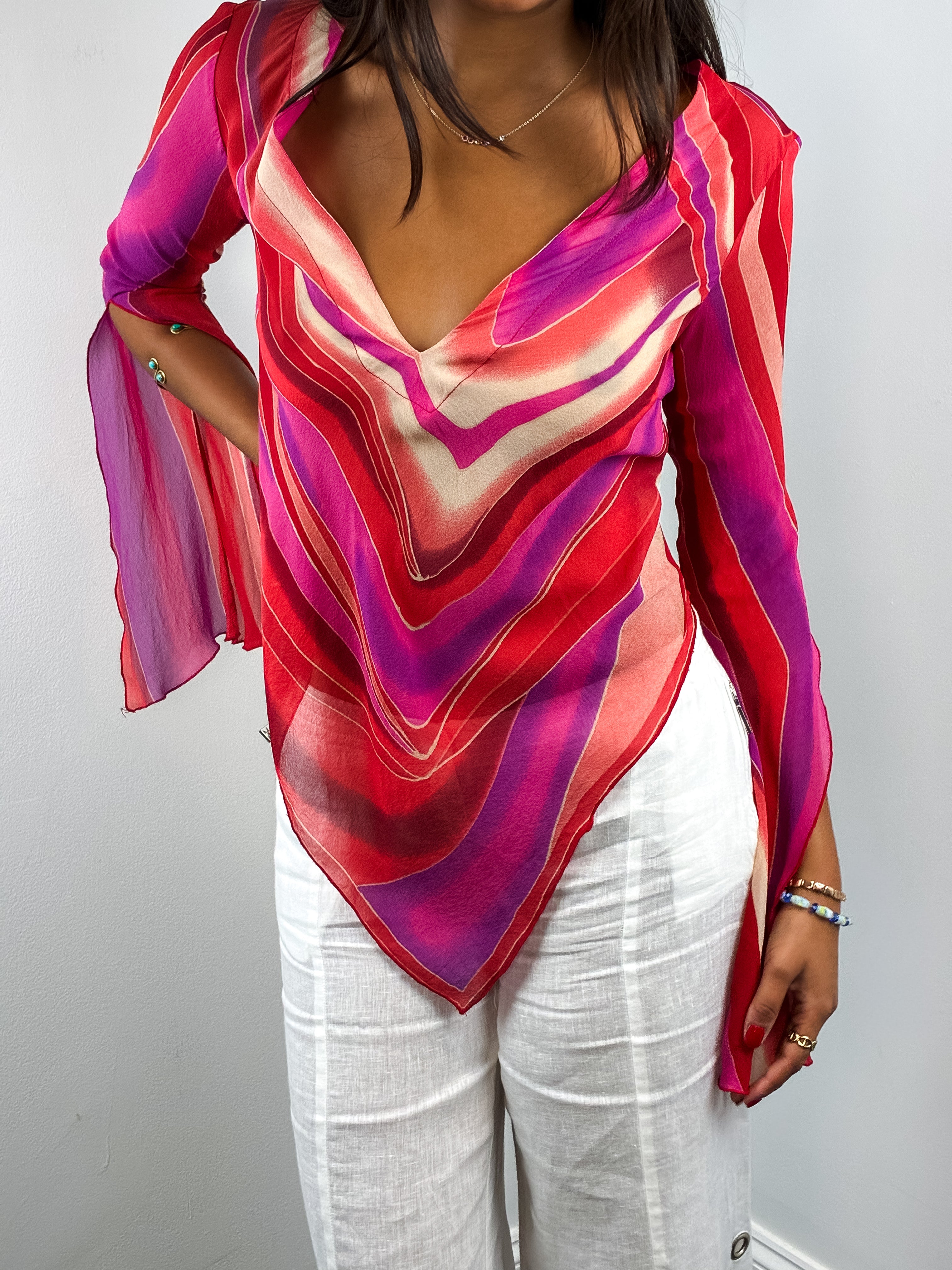 Celyn b. 2000s Pink Chevron Print Silk Handkerchief Hem Blouse - M