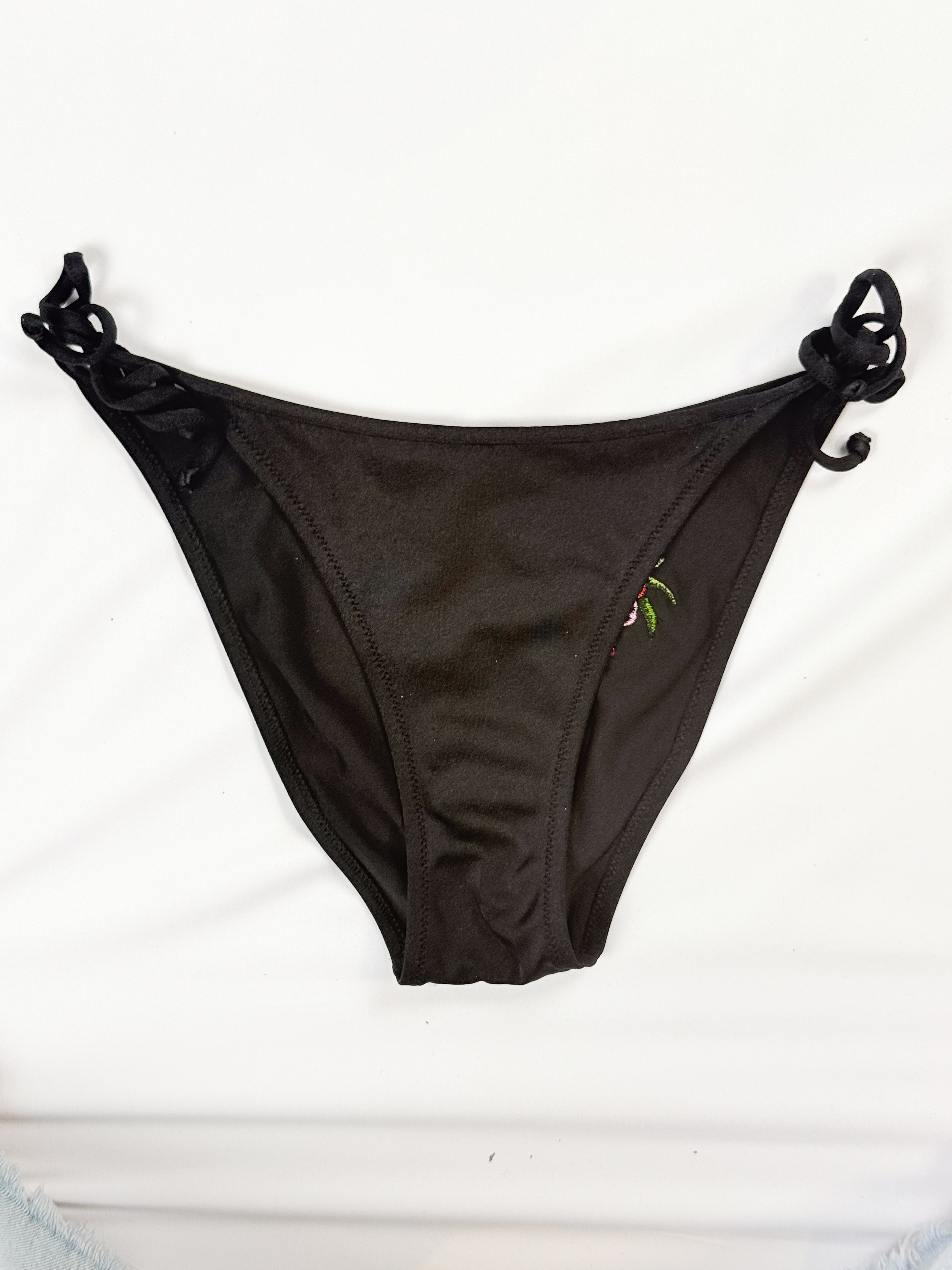 Blumarine 2000s Black Hibiscus Embroidered Bikini and Sarong Set – M/L