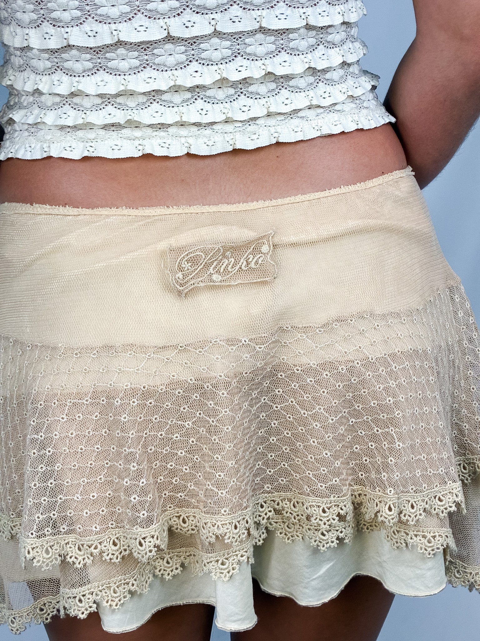 Pinko 2000s Beige Rose Appliqué Lace Mini Skirt - S/M