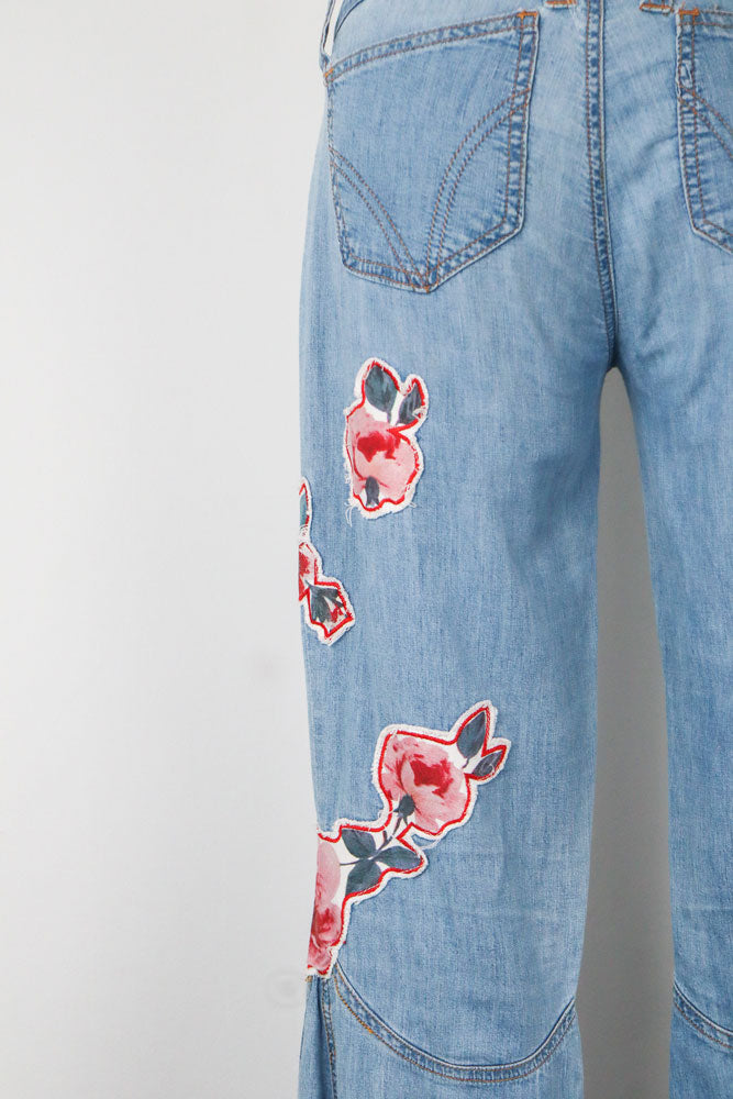 D&G 2000s Light Wash Floral Patch Flare Jeans – 27