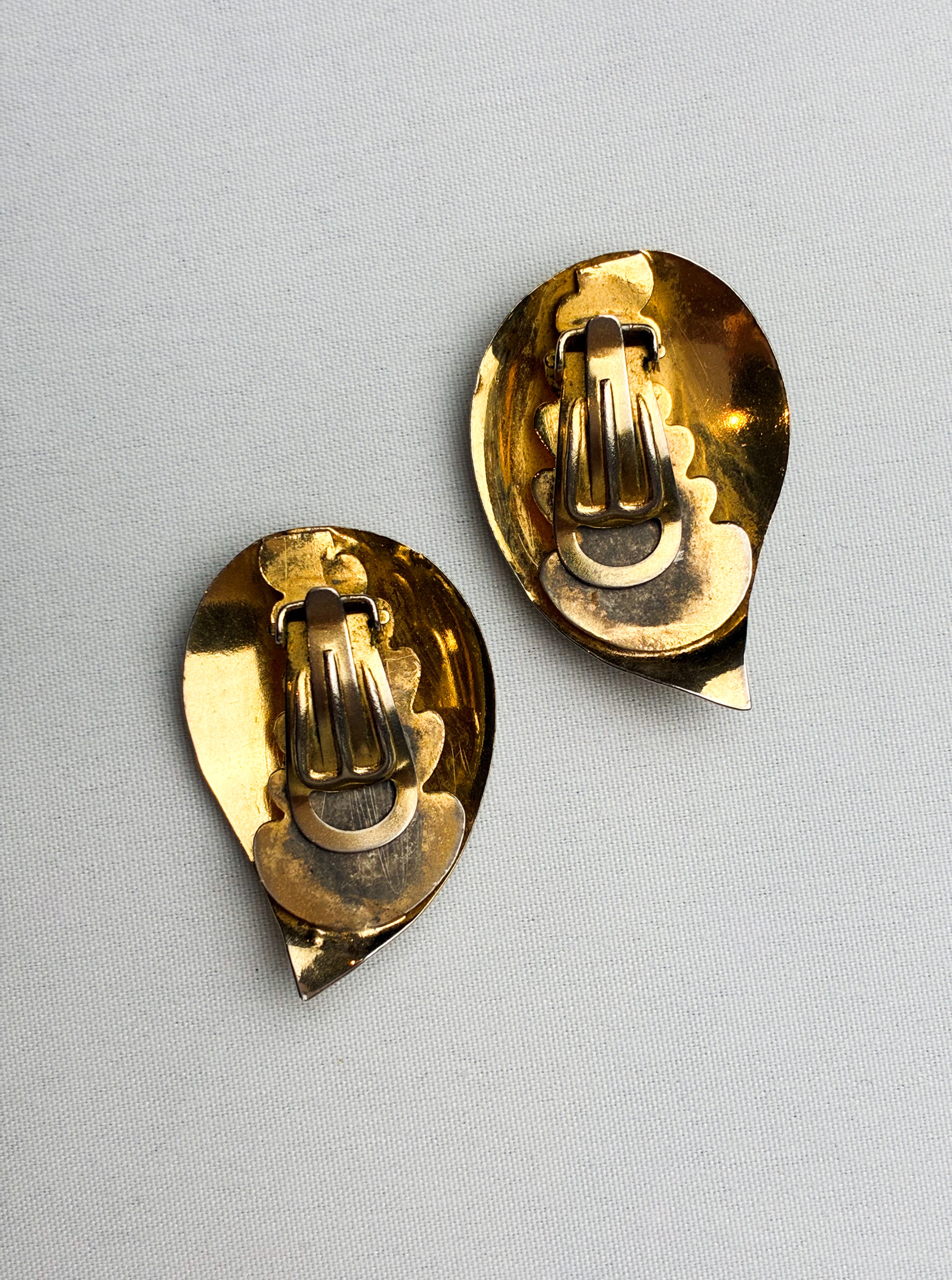 Vintage Gold Ribbed Teardrop Clip-On Earrings