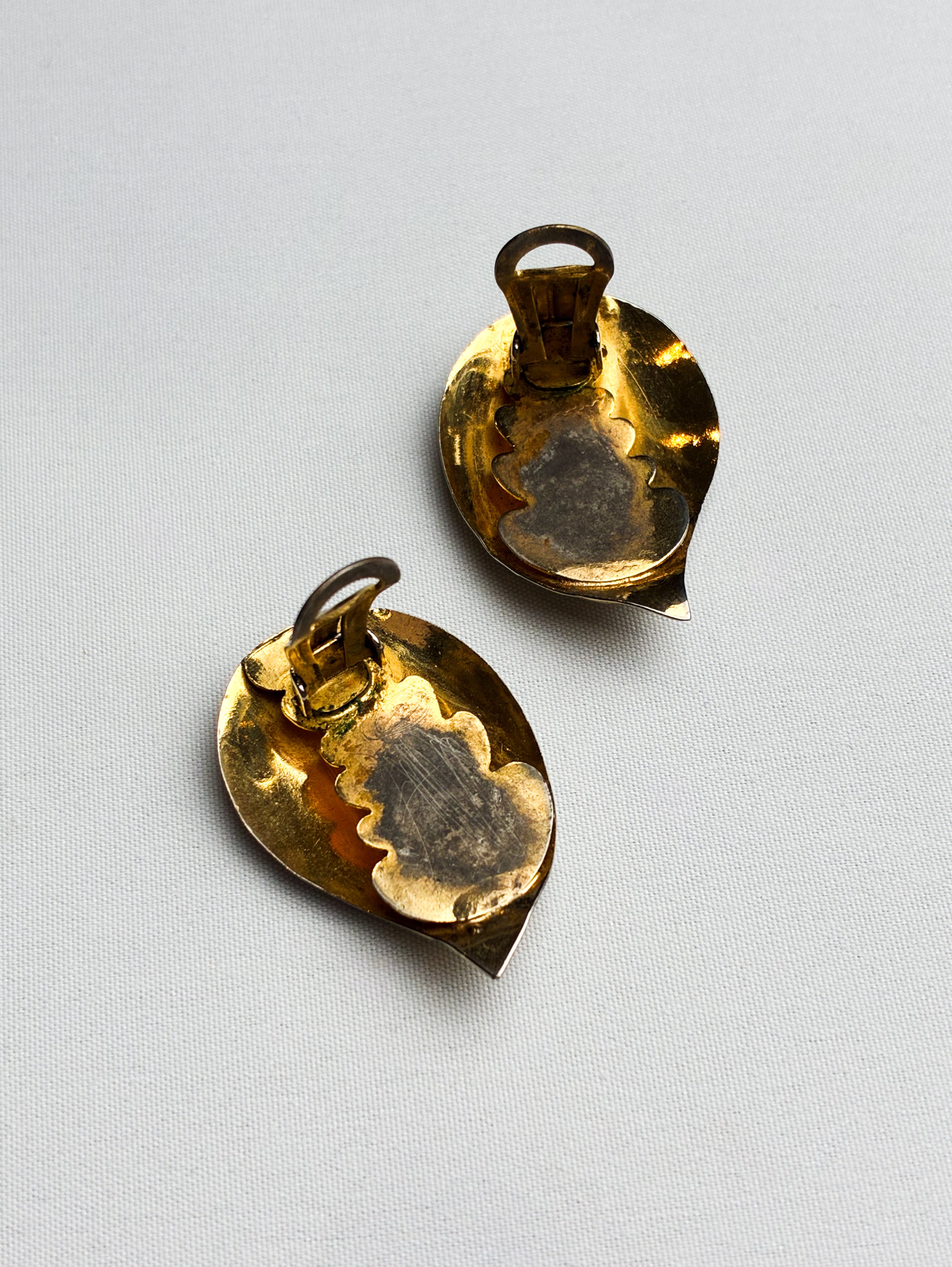 Vintage Gold Ribbed Teardrop Clip-On Earrings
