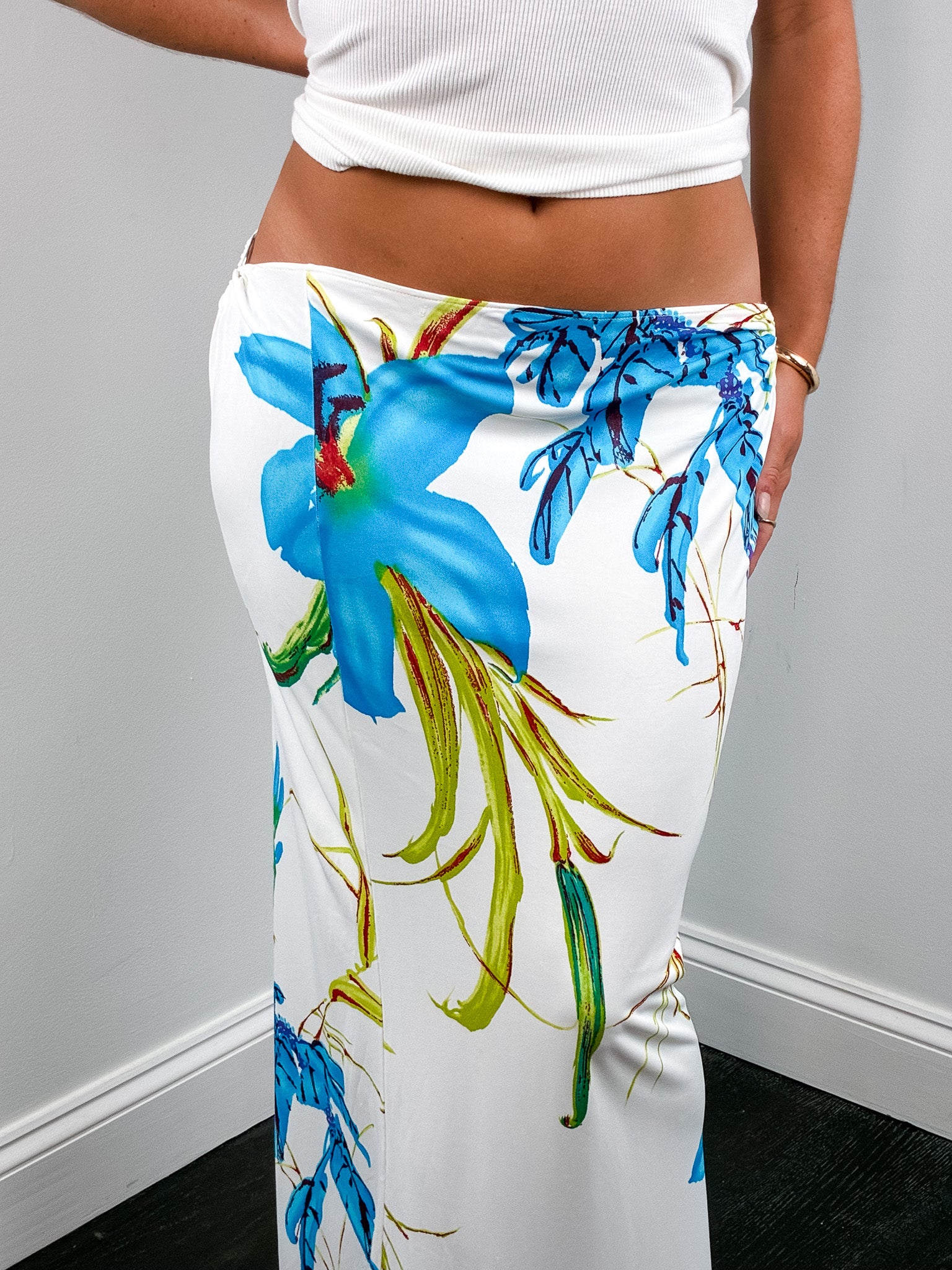 Gianfranco Ferré Jeans 2000s White Blue Lily Print Maxi Skirt - M/L