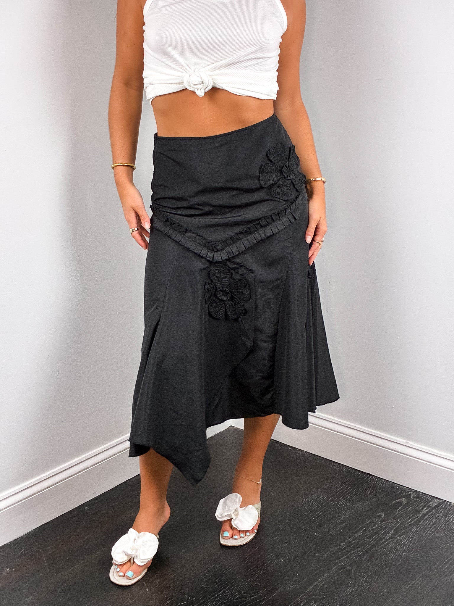 L33 2000s Black Floral Appliqué Handkerchief Hem Midi Skirt - S/M