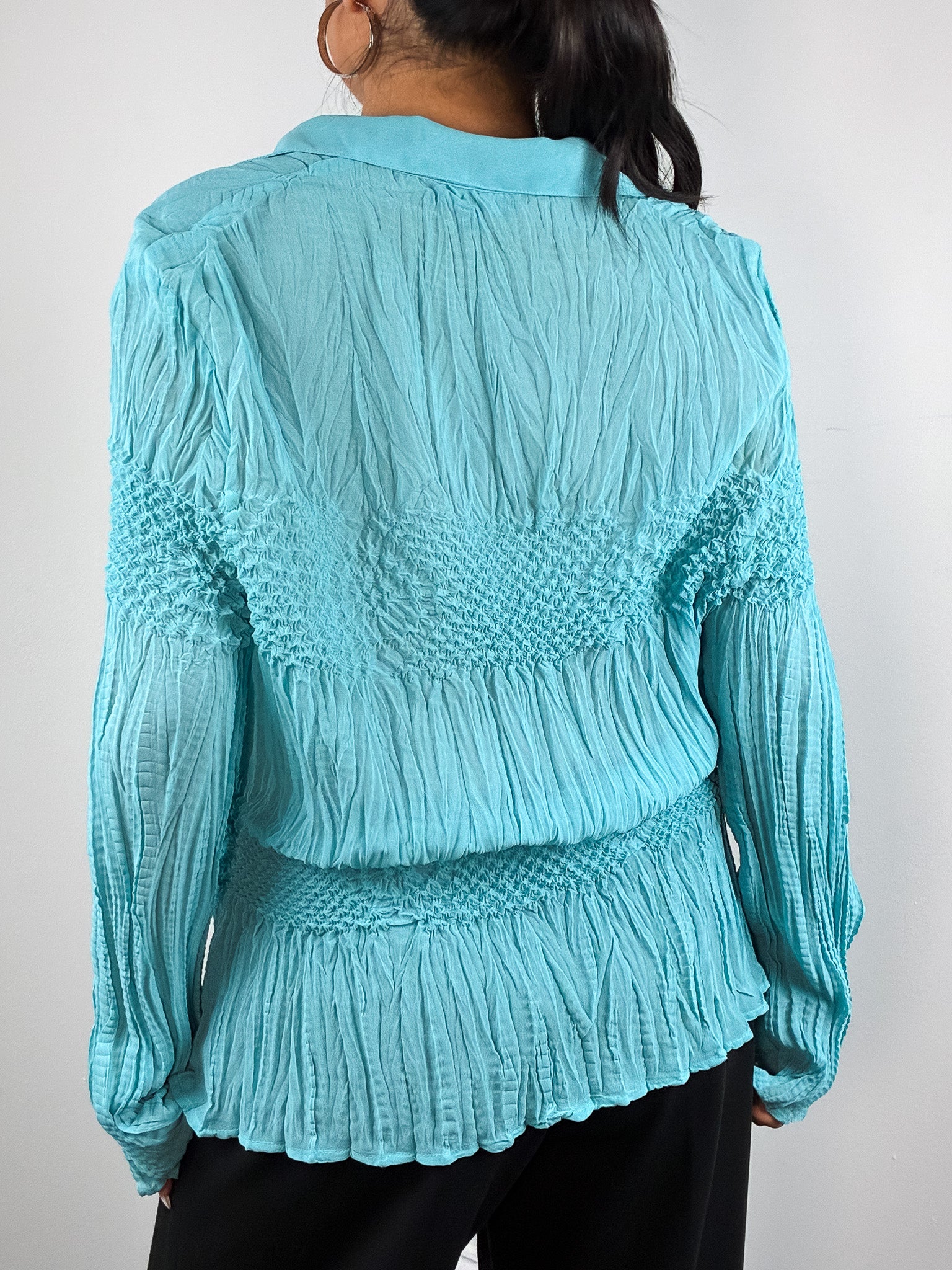 Multiples Créateur 2000s Turquoise Crinkle Smocked Blouse - M-XL