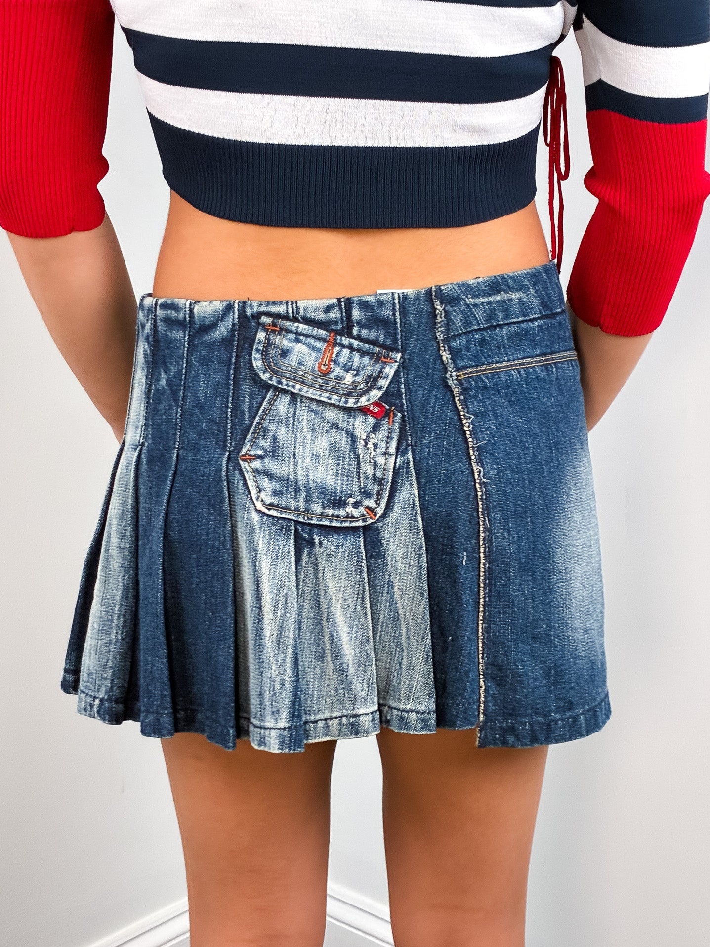 2000s Dark Wash Buckle Strap Pleated Denim Mini Skirt - XS/S