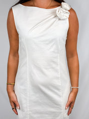 Moschino Cheap and Chic 2000s White Cotton Rosette Neckline Shift Dress - L
