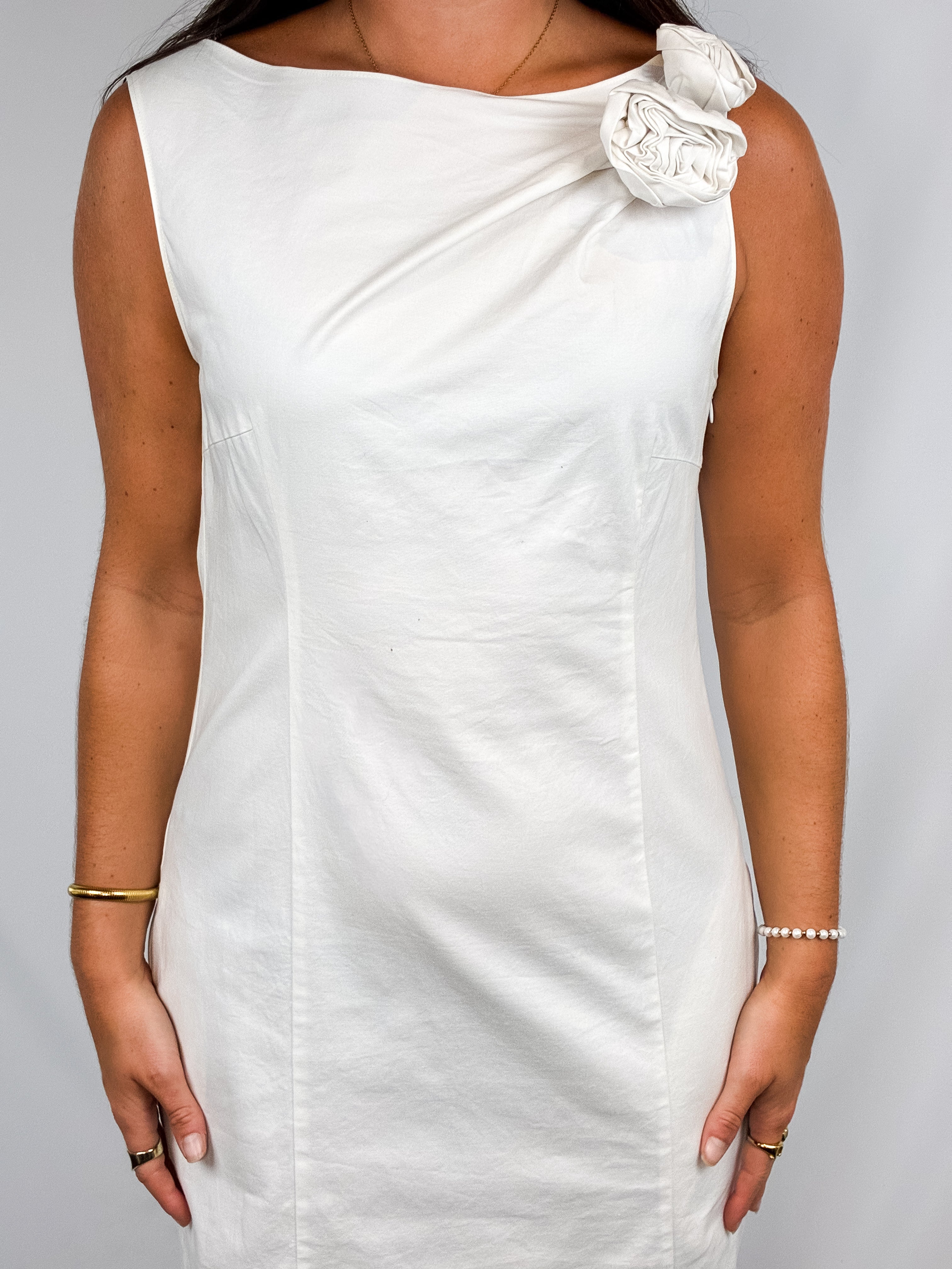 Moschino Cheap and Chic 2000s White Cotton Rosette Neckline Shift Dress - L