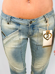 Luxirie by LRG 2000s Light Wash Leather Applique Capri Jeans - W29