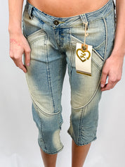 Luxirie by LRG 2000s Light Wash Leather Applique Capri Jeans - W29