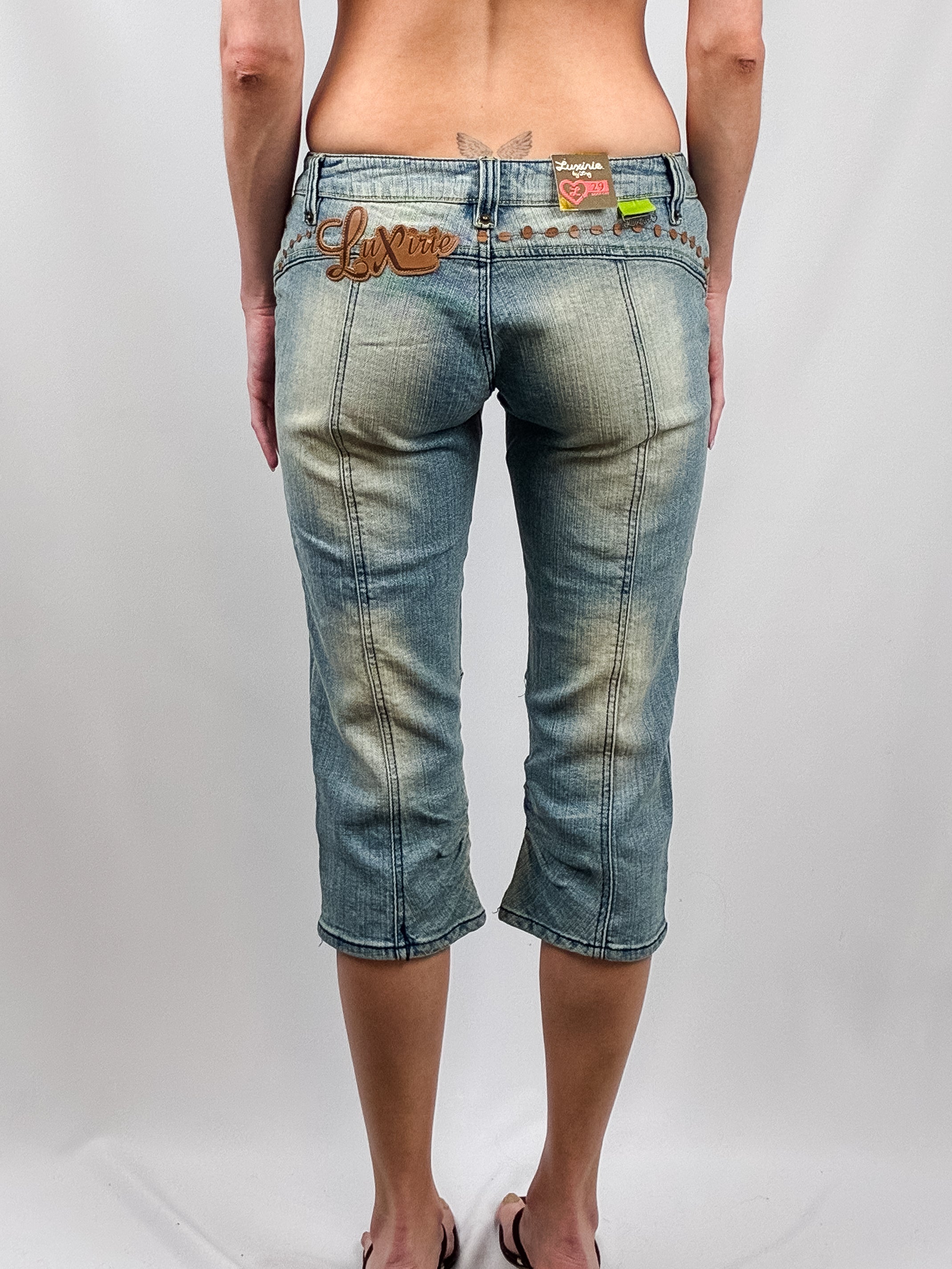 Luxirie by LRG 2000s Light Wash Leather Applique Capri Jeans - W29
