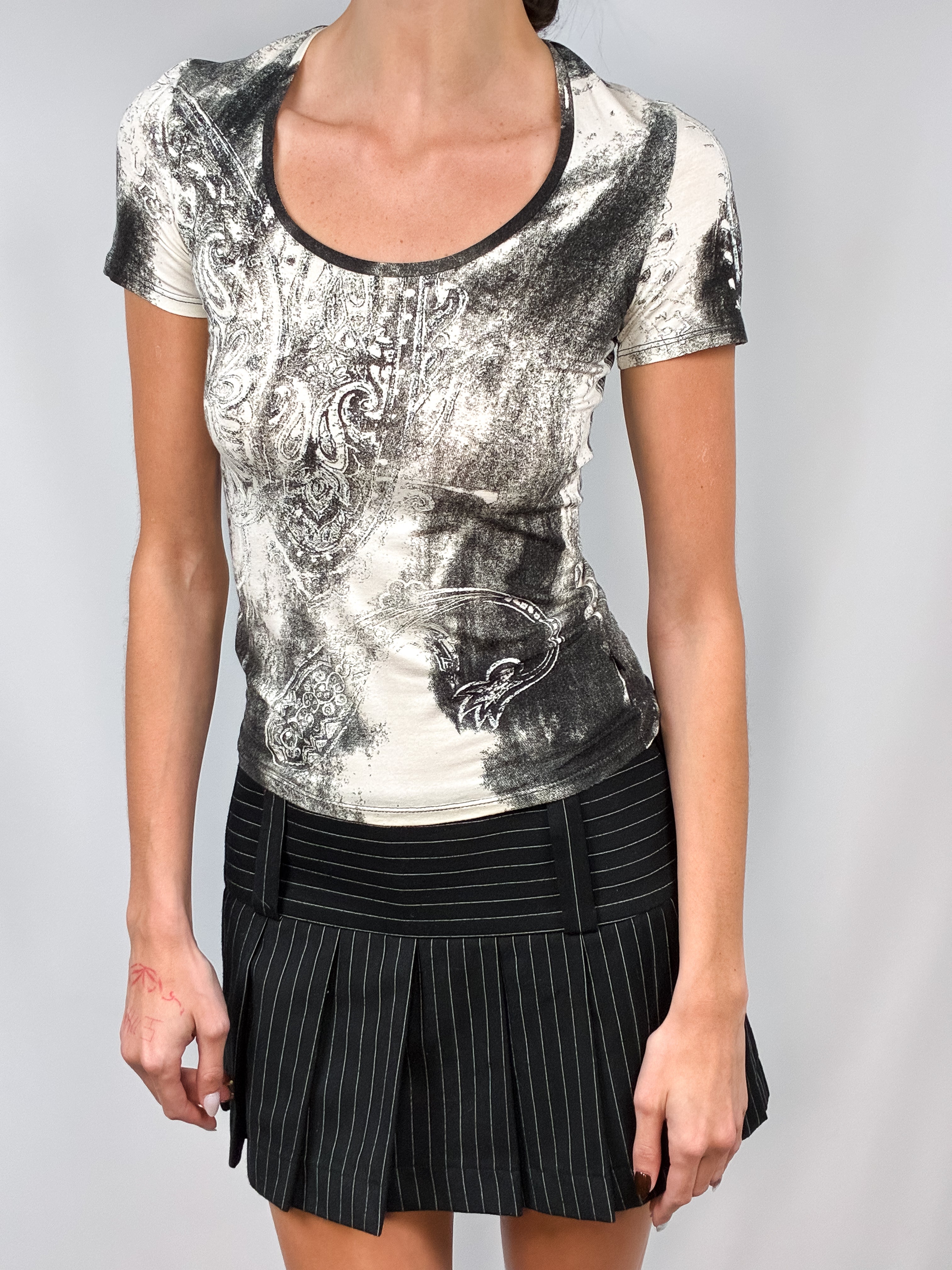 Just Cavalli 2000s Black & Cream Baroque Print Tee - M