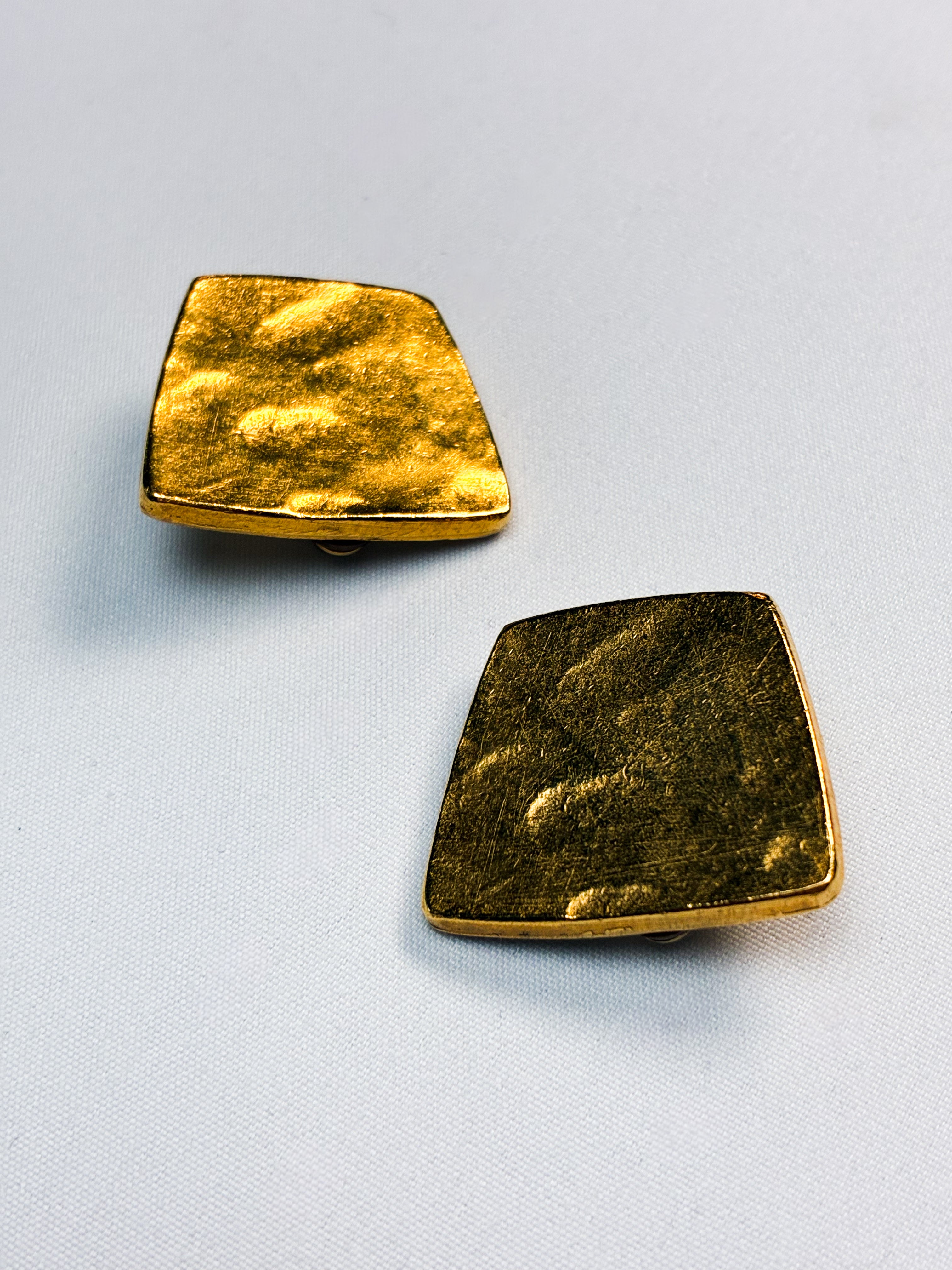 Il Était Une Fois 1990s Hammered Gold Panel Bracelet & Earrings Set