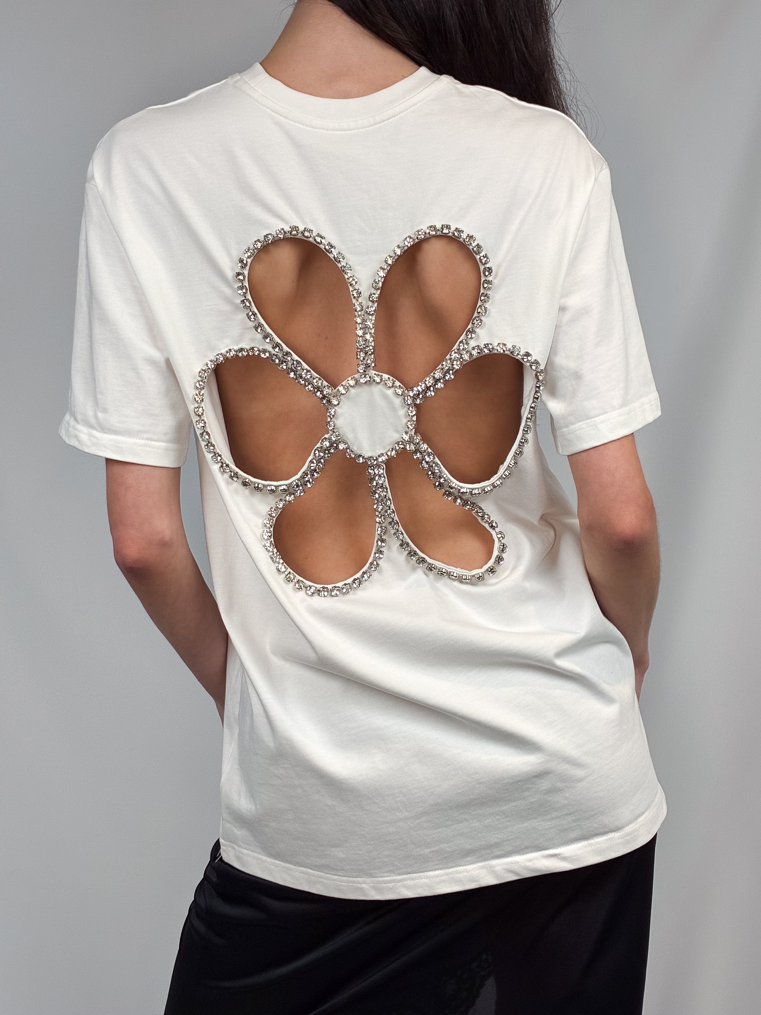 Modern NWT Rhinestone Daisy Cutout Back Tee - M