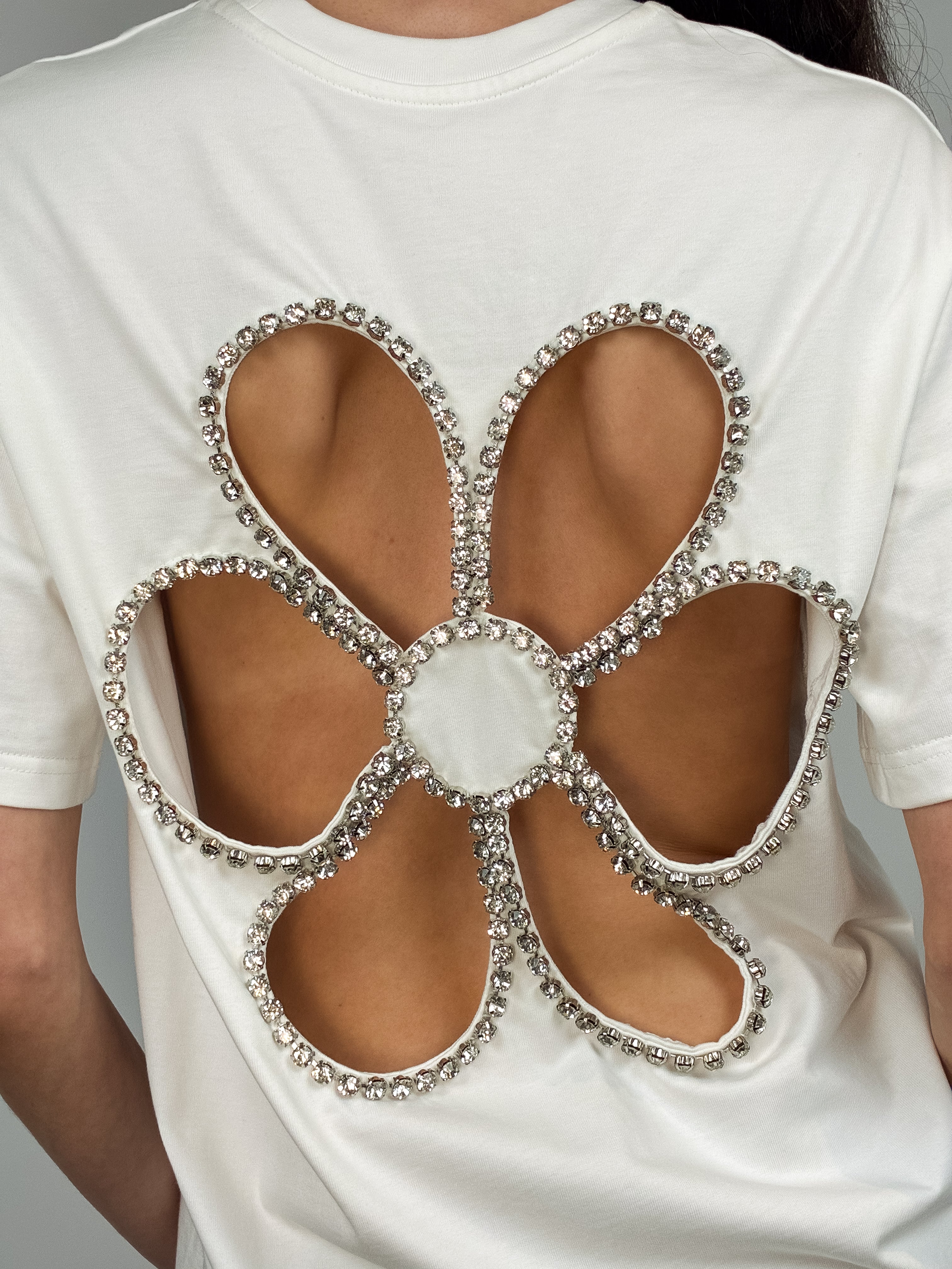 Modern NWT Rhinestone Daisy Cutout Back Tee - M