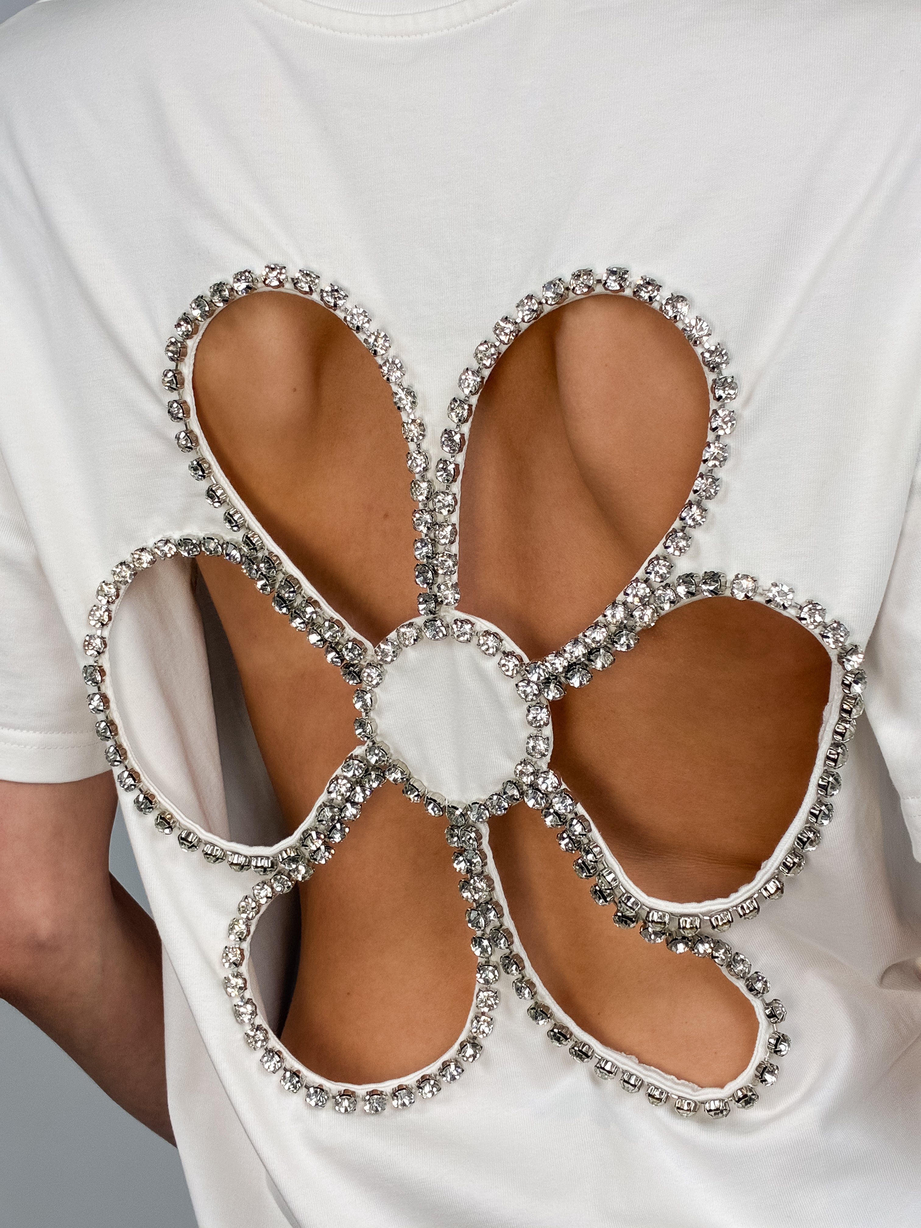 Modern NWT Rhinestone Daisy Cutout Back Tee - M