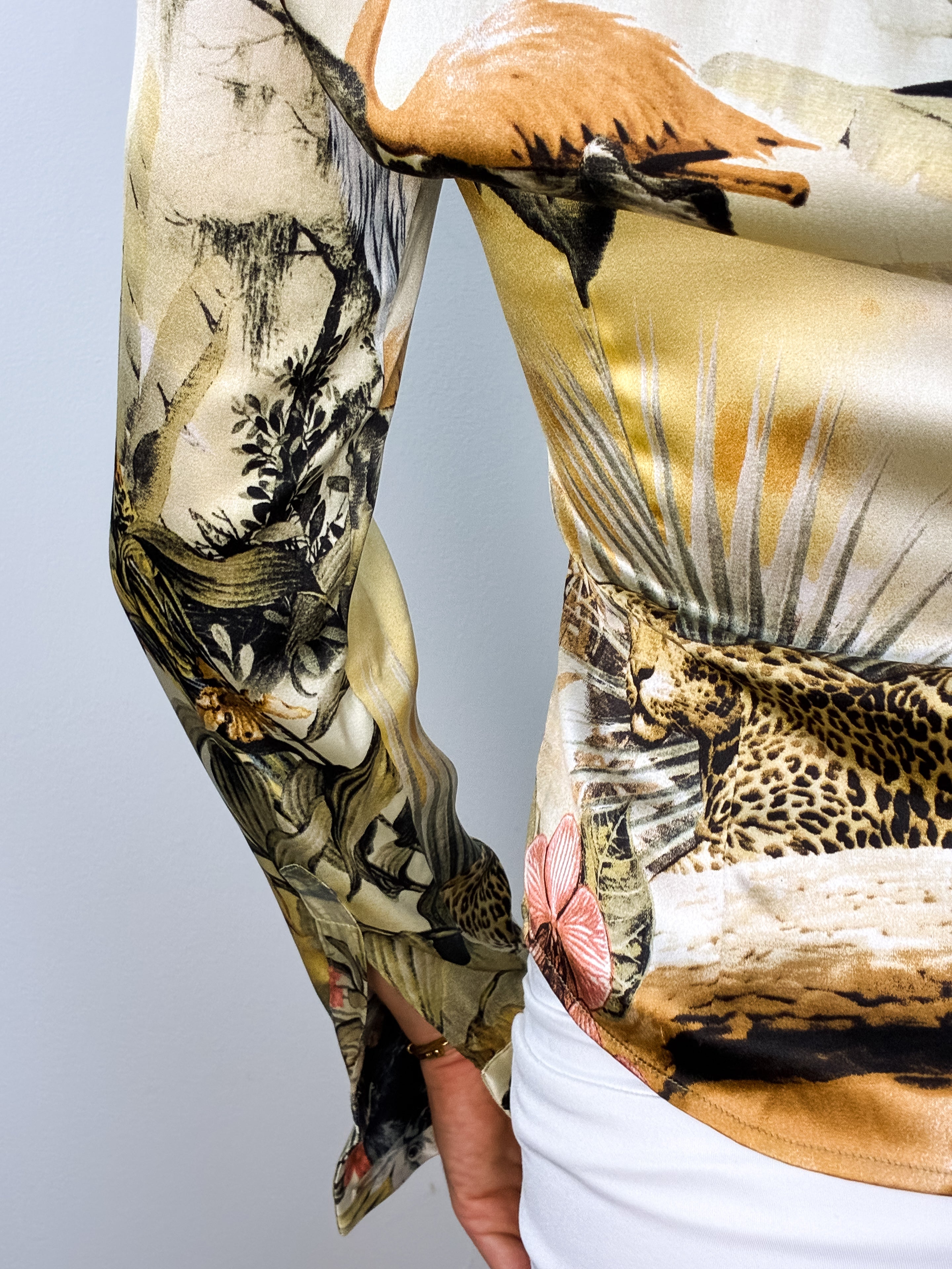 Class Roberto Cavalli 2000s Gold Jungle Print Silk Button-Up Shirt - S/M